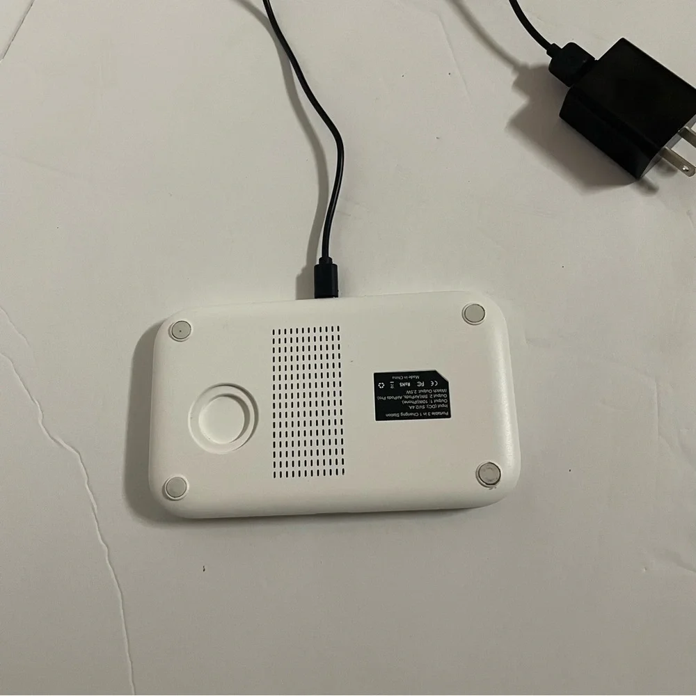 3 in 1 White Charging Station for Apple Devices with 12W Fast Charging